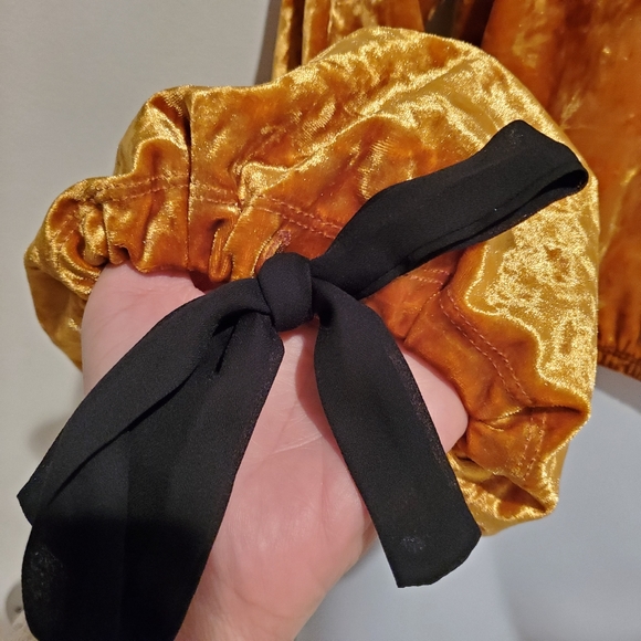 FOREVER 21 VELVET CROP TOP - Picture 3 of 8